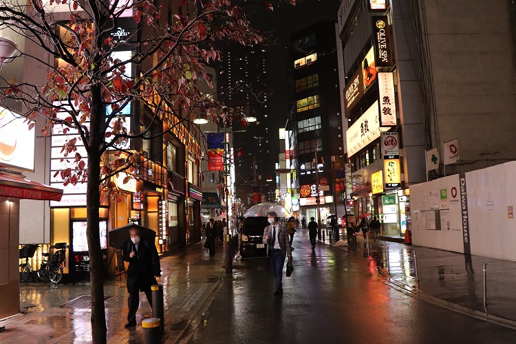 توکیوی افسانه ای در شب زیر باران